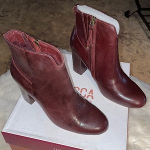 Lucca Lane, sz 6.5, burgundy boots.
